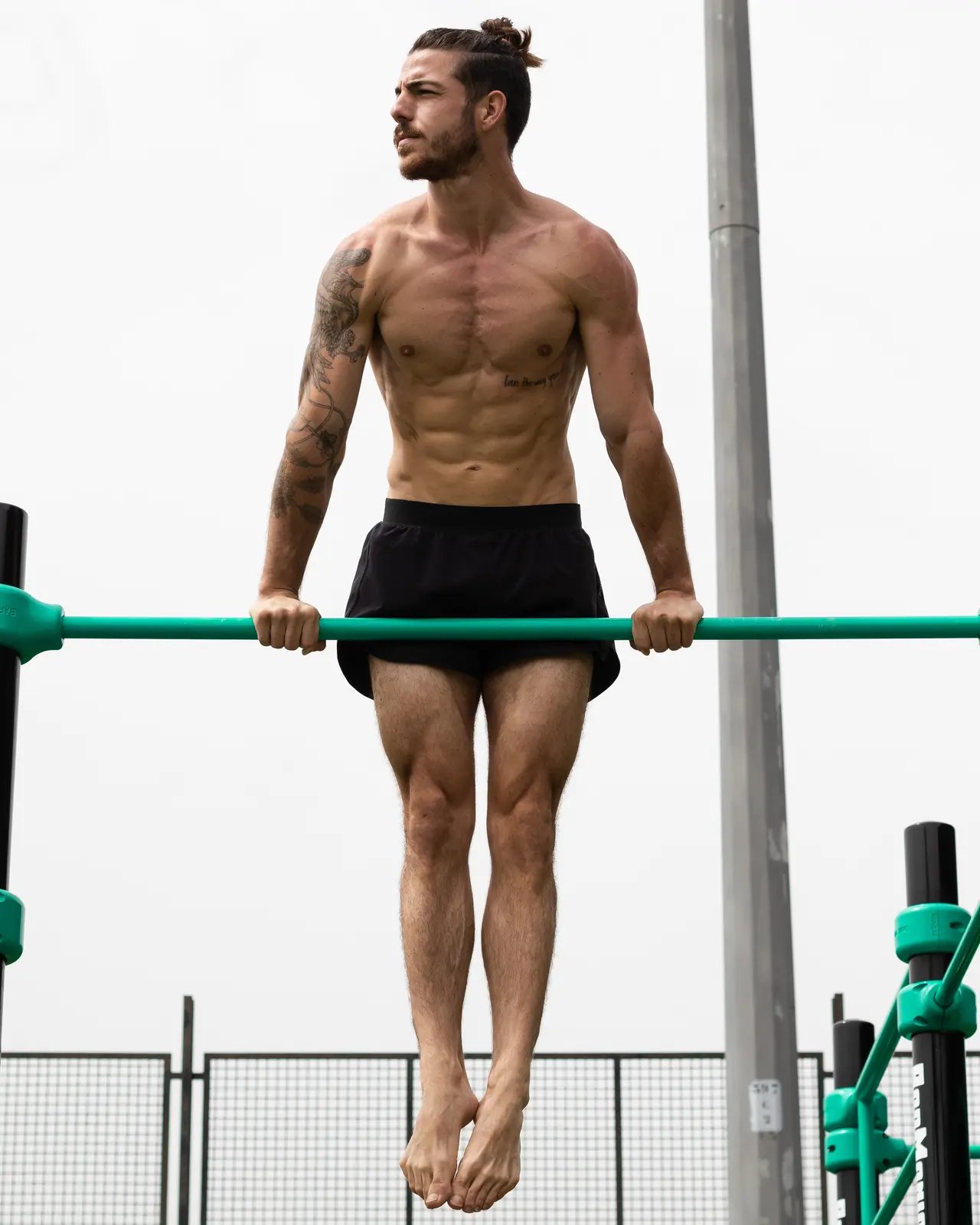 Jorge bei einem fortgeschrittenen Calisthenics-Skill